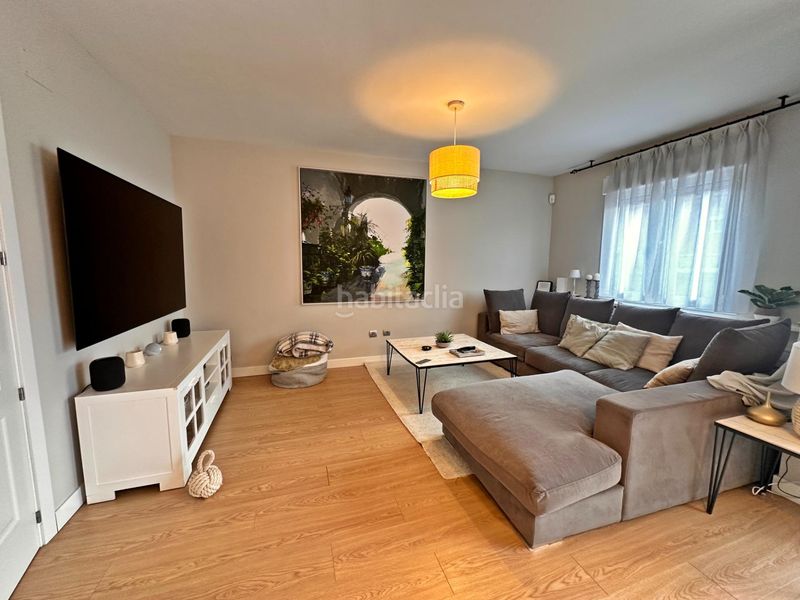 Foto b37302a2-bd3a-4fb4-a30f-93fae3a86009. Casa adossada amb calefacció aparcament piscina a Valdemoro