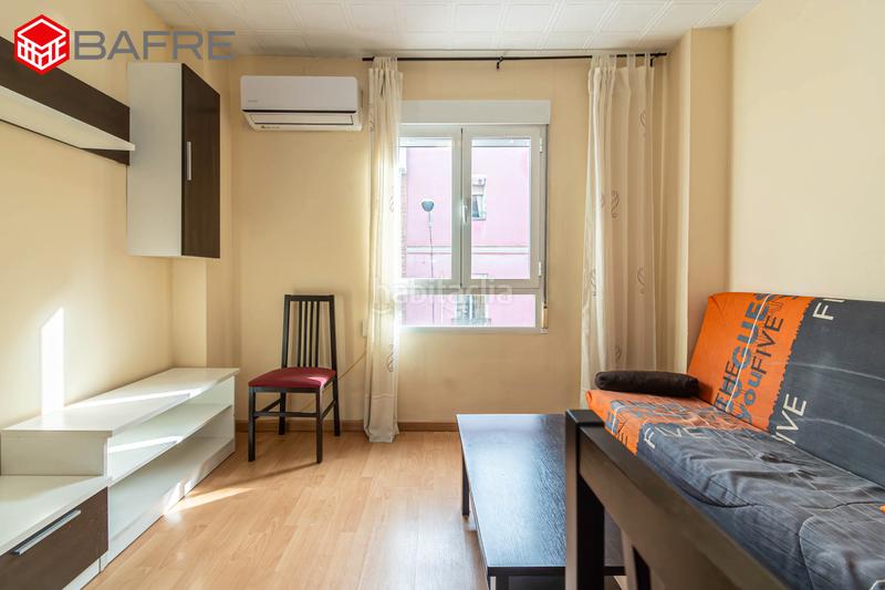 Foto f976cf76-f0f8-4019-b77c-f4f329989d1b. Edificio in Almendrales Madrid