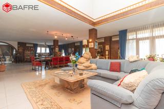 House in Paseo Corinto