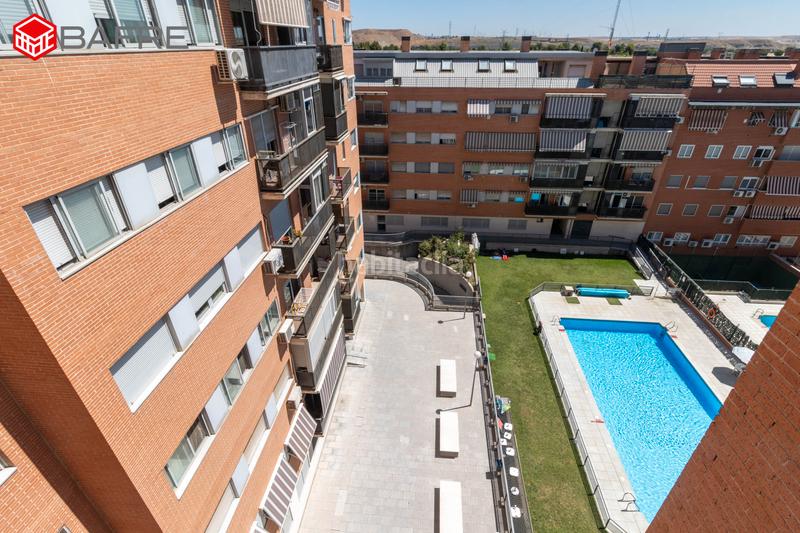 Foto 0abb5355-37de-43b8-bf01-7225b4d8afa1. Pis amb calefacció aparcament piscina a Butarque Madrid