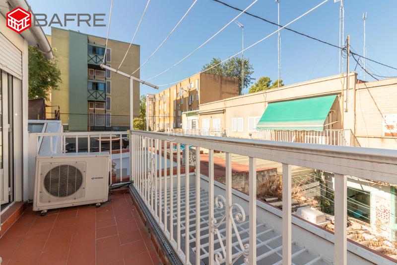 Foto e6c82bca-d437-4ebc-996f-e40a8e029d2a. Casa amb calefacció a Los Cármenes Madrid