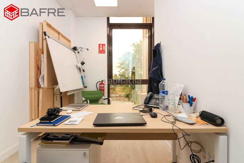 Foto 0bf74540-8d8a-4ca4-9a1b-8775918a4d66. Bureau avec parking dans Costillares Madrid