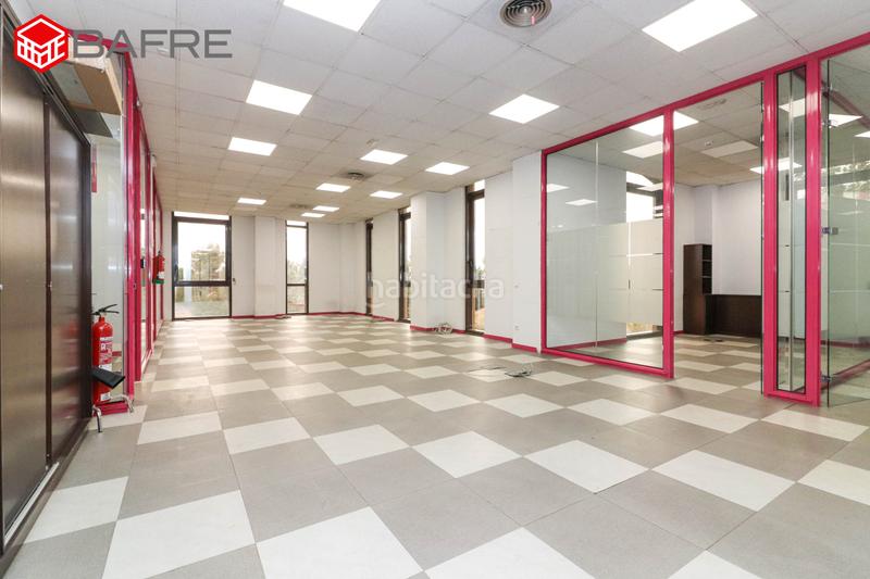 Foto ed93be48-ebcd-453f-b446-377f7fd3459a. Bureau avec parking dans Costillares Madrid