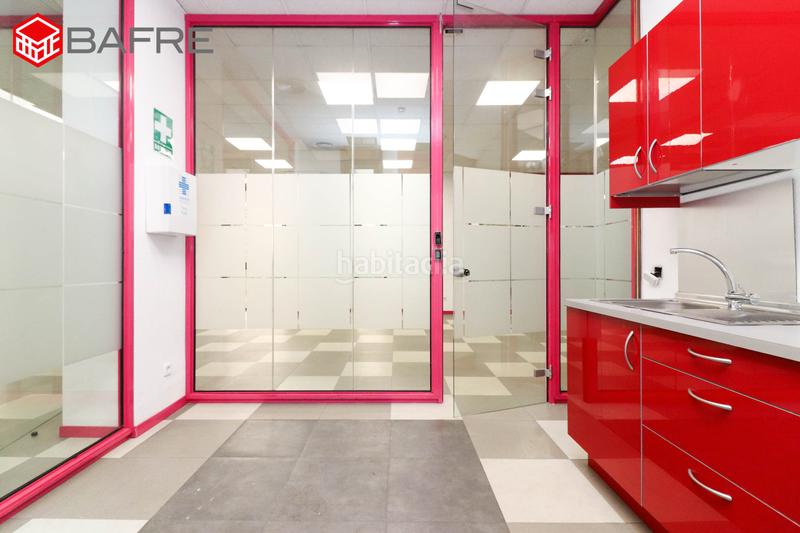 Foto 9c1d7a2c-048b-4b87-9ecc-2729551a8a32. Office space with parking in Costillares Madrid