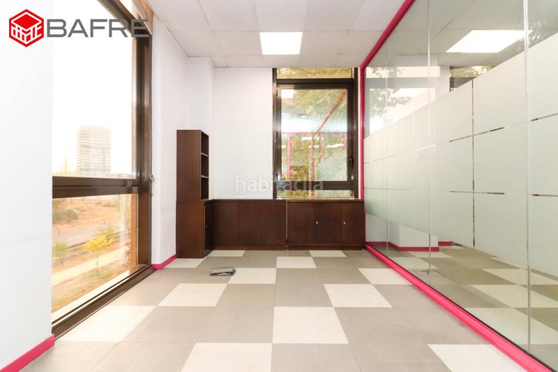 Foto a12dc399-3e79-4133-8aad-bb05cfecc706. Office space with parking in Costillares Madrid