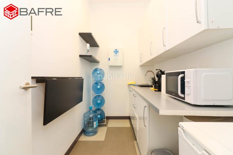Foto ec0cd302-4381-4bda-9364-2a42bd653de5. Oficina en Costillares Madrid