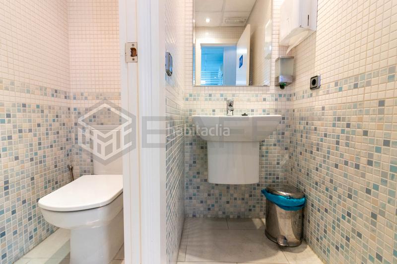 Foto 52369256-f77a-435a-886c-960a259e3e6f. Local commercial dans Aluche Madrid