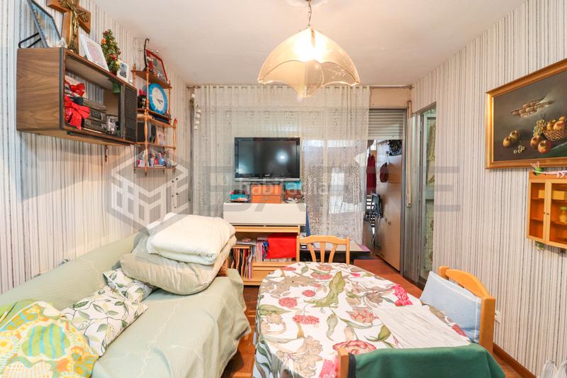 Foto d9fda35d-e03a-40b7-b29c-70d129c4f807. Piso en Aluche Madrid