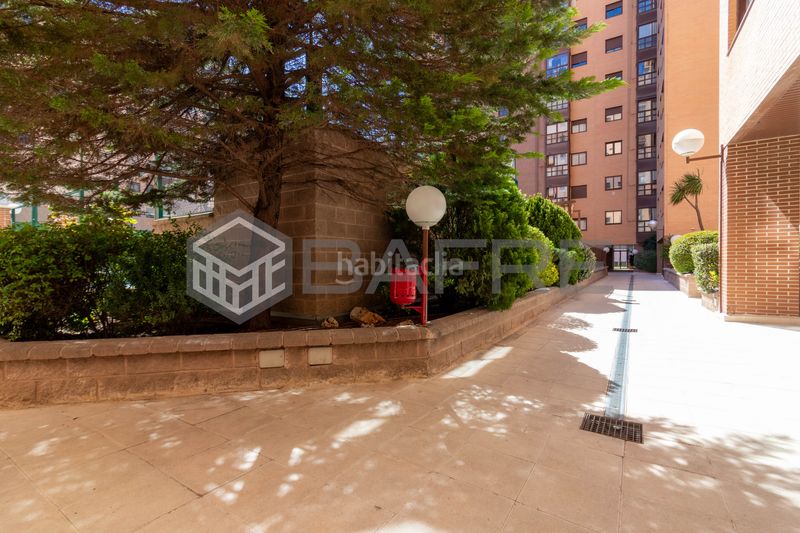 Foto 184411b5-33a3-414c-989e-87dbc7a65a59. Pis amb calefacció aparcament piscina a Palomeras Sureste Madrid