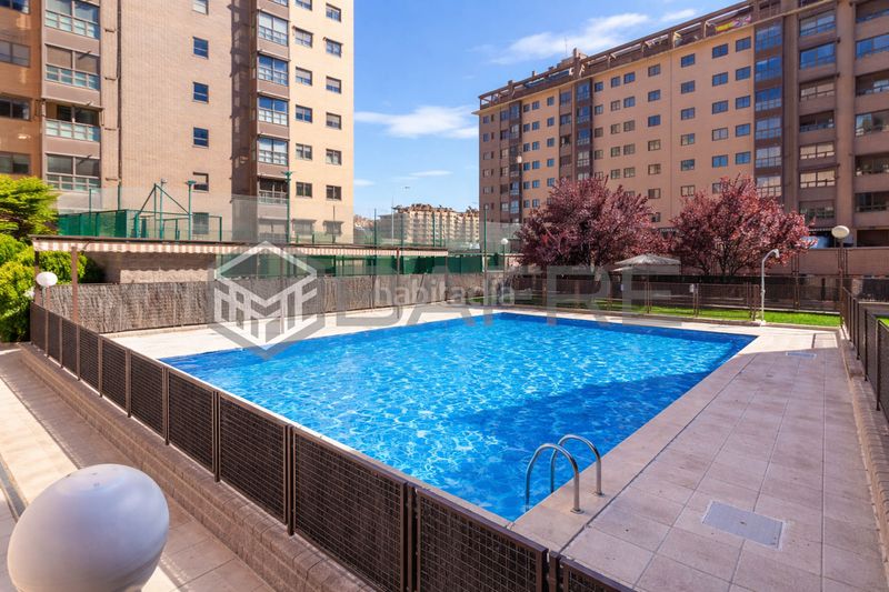 Foto 27b0a263-8139-4bf2-8d4c-219018b5de56. Pis amb calefacció aparcament piscina a Palomeras Sureste Madrid
