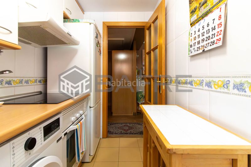 Foto a94bd4fb-84d4-43a4-a449-85db4e7adc9c. Pis amb calefacció aparcament piscina a Palomeras Sureste Madrid