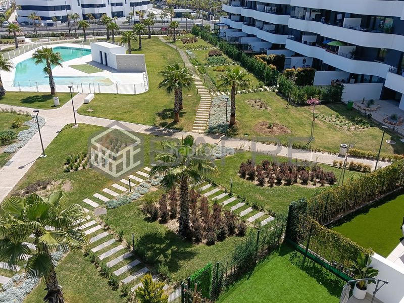 Foto b4fa1b35-3c48-446d-9ba2-c553287aaea5. Piso en Los Álamos Torremolinos