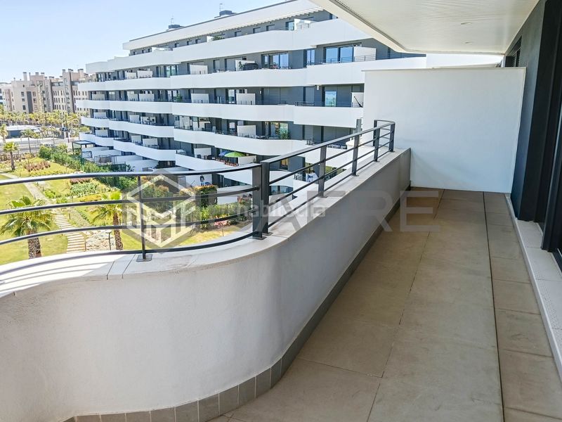 Foto c556efe1-032c-4cfc-bad8-2d7e70354e66. Piso en Los Álamos Torremolinos