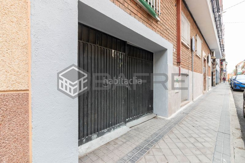 Foto c7f72e1b-7162-4a7b-842c-1b3a8e830d03. Local comercial en Pradolongo Madrid
