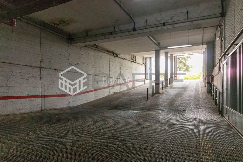 Foto a91389d1-c3ee-4ec1-8d50-eceab541aa75. Ufficio con parcheggio in Comillas Madrid