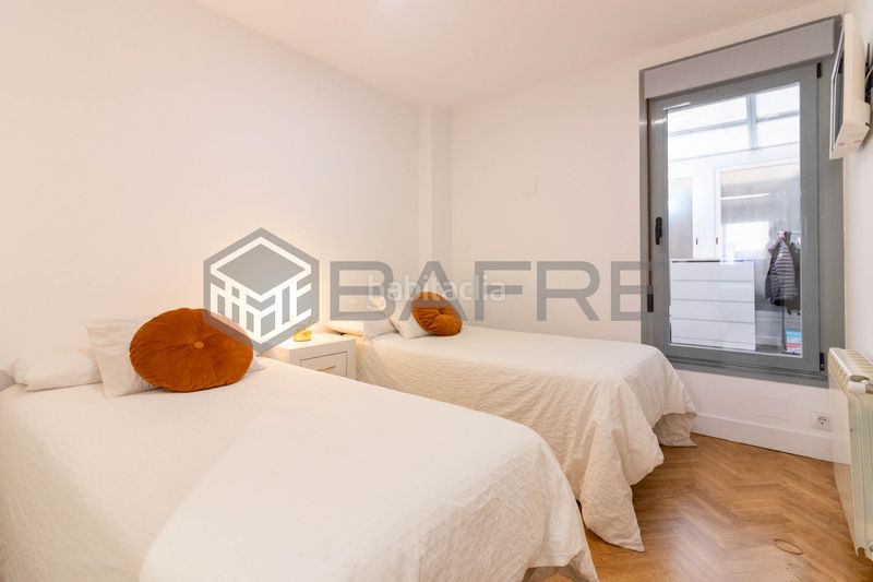 Foto 9c1cfd2f-1034-42ce-9584-09c54c46824c. Pis amb calefacció aparcament piscina a Sanchinarro Madrid