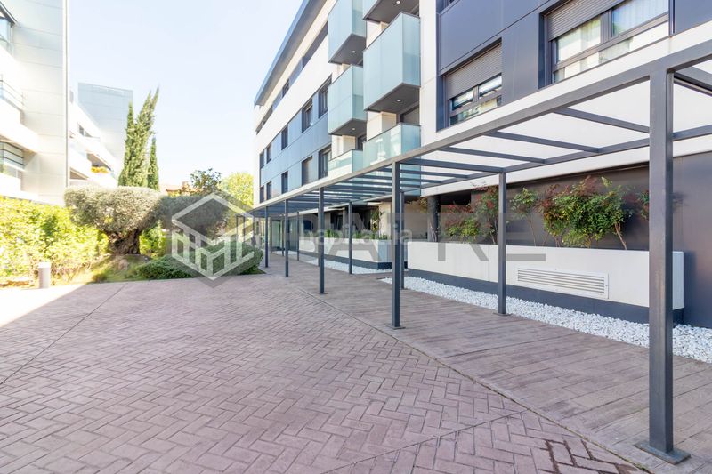 Foto 83a4a361-d93e-494b-8d50-d54705f55986. Pis amb calefacció aparcament piscina a Valdepastores-Las Encinas Boadilla del Monte