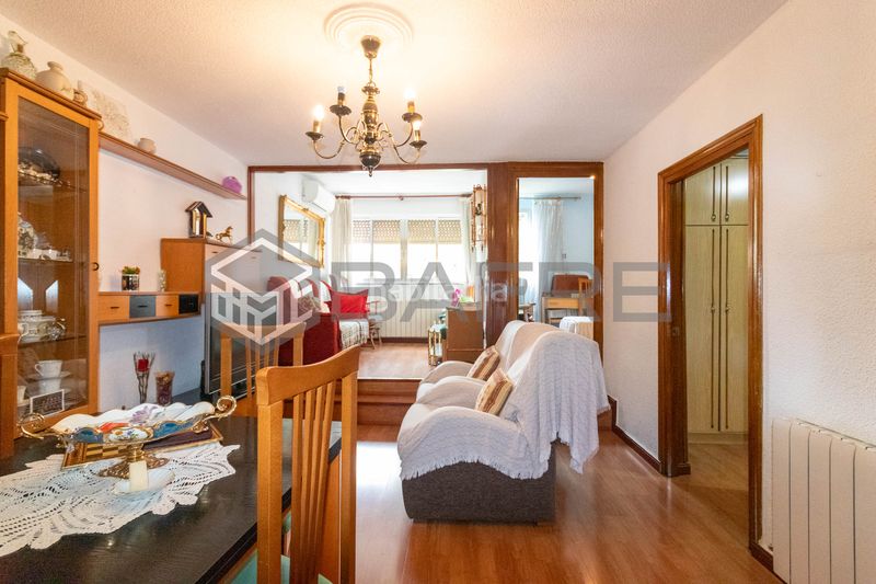 Foto 001b5a4d-03aa-4733-a89b-b980d8289cd2. Piso en Almendrales Madrid