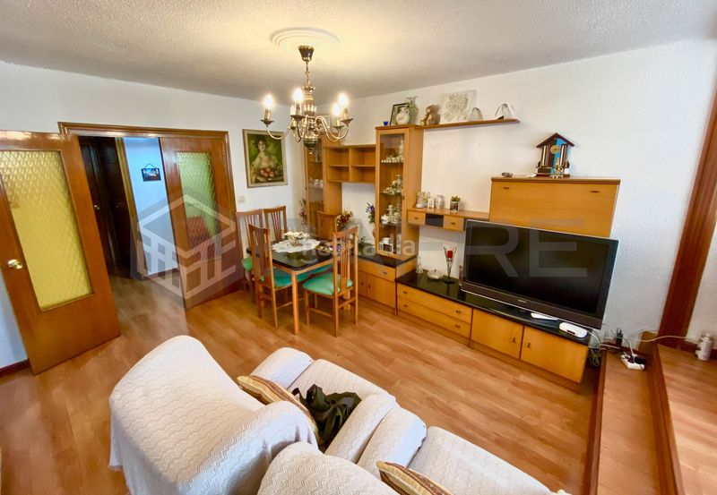 Foto 1d36a671-675e-4f9b-807a-bdb7bdcf9c51. Piso en Almendrales Madrid