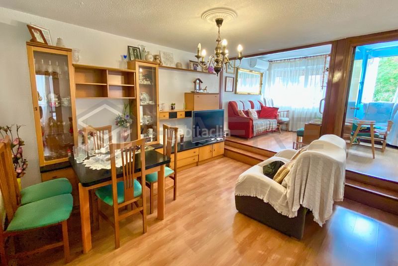 Foto 576999ac-b276-45ab-99e3-f26f7bdc5ec9. Piso en Almendrales Madrid