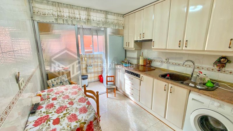 Foto 636ba1c1-bbb3-4b0f-868b-b0d32ec59176. Piso en Almendrales Madrid