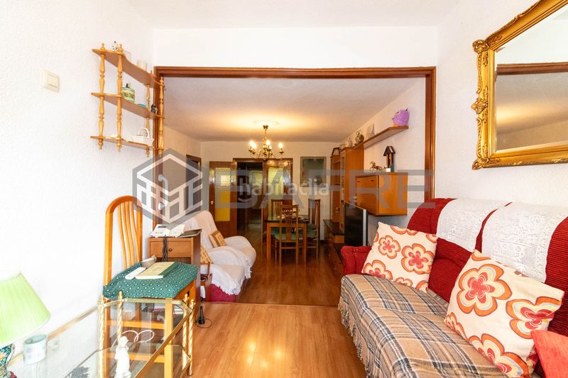 Foto ae37e812-ecb9-41b4-abfc-1c327adeadf4. Piso en Almendrales Madrid