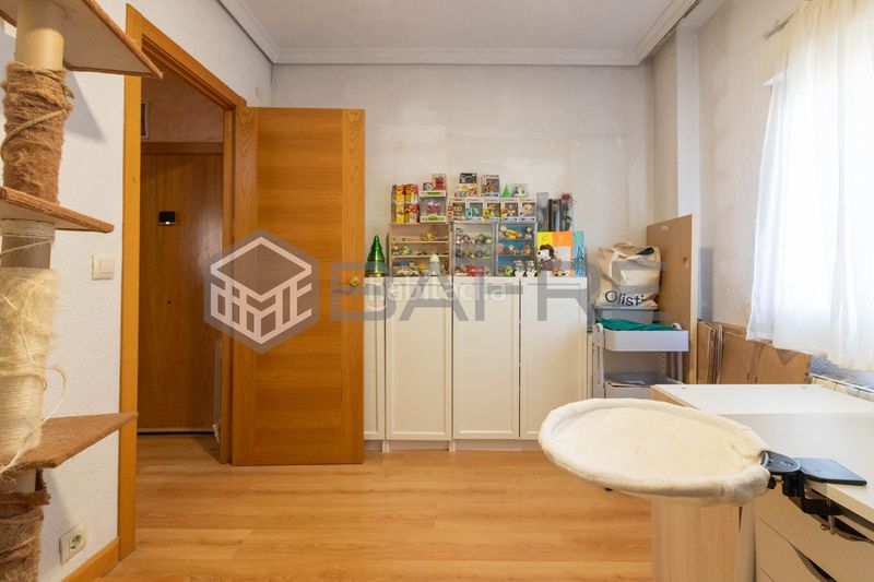 Foto 4d686fc8-1f1c-4c2a-8150-d1dc1f2afa0b. Pis amb calefacció a Las Águilas Madrid