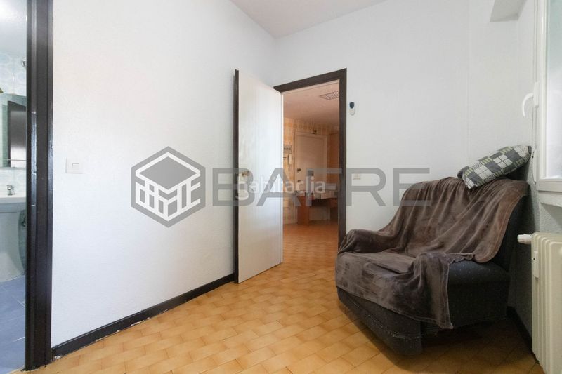 Foto a5ef8b3f-23f9-4de2-9a7d-9c1578232e4e. Piso en Adelfas Madrid