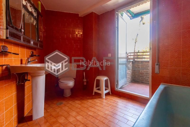 Foto bd0110a2-ea40-49ad-8d43-5a7c41fba664. Piso en Adelfas Madrid