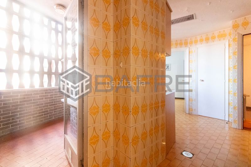 Foto c02ee387-19a5-4690-ae2e-a7051d14bc67. Piso en Adelfas Madrid