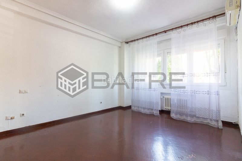 Foto d0b4ac9e-6740-43db-97ef-57c7c73d3f9c. Piso en Adelfas Madrid