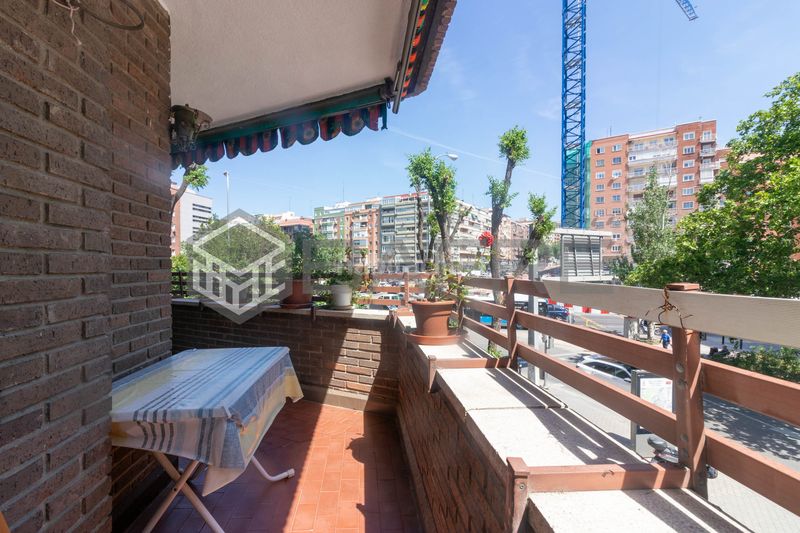 Foto ec829c53-188d-47a6-a885-12e8ec15c150. Piso en Adelfas Madrid