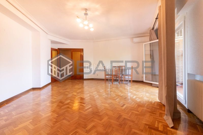 Foto f009ab3b-9097-4edd-a97f-d067354ae1f5. Piso en Adelfas Madrid