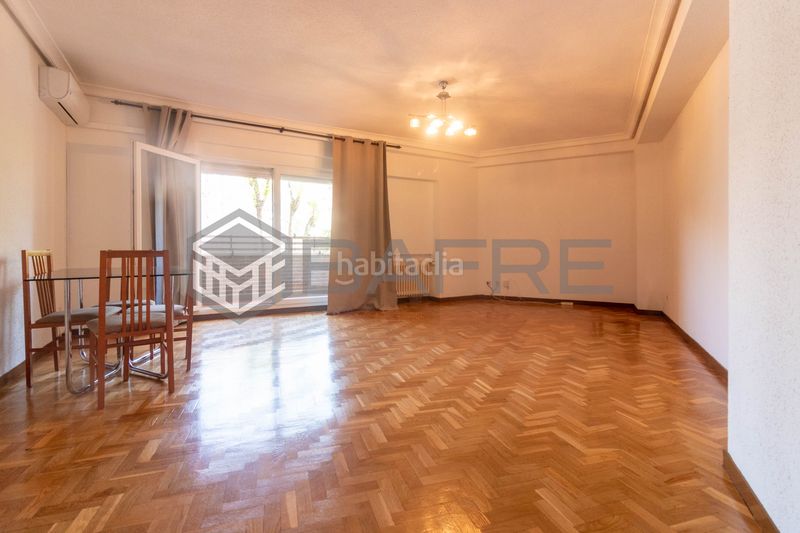 Foto feaefc3c-def1-4b46-b874-e2762a443558. Piso en Adelfas Madrid