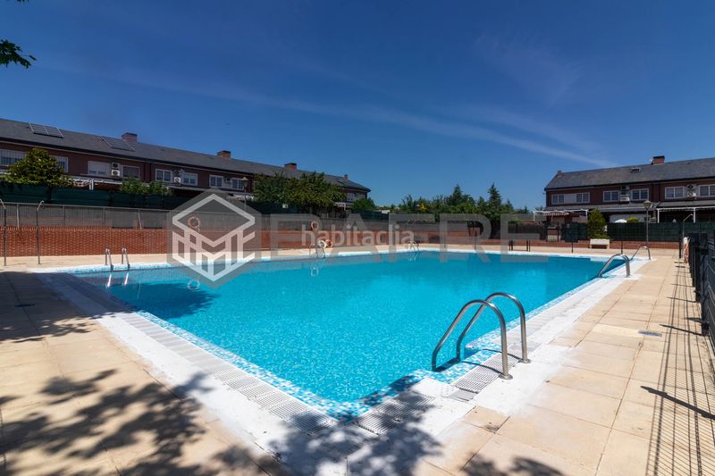 Foto 6ae8de1a-a141-40ae-bc7b-cd161340a4e0. Casa amb calefacció piscina a Perales del Río Getafe