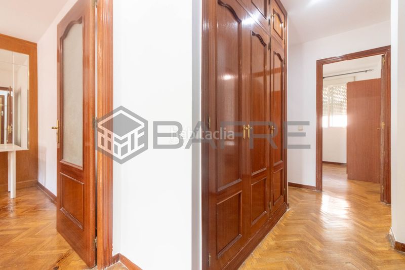 Foto 865a25cc-0a9b-4e37-b260-aa394bada6c7. Piso en Palomeras Bajas Madrid
