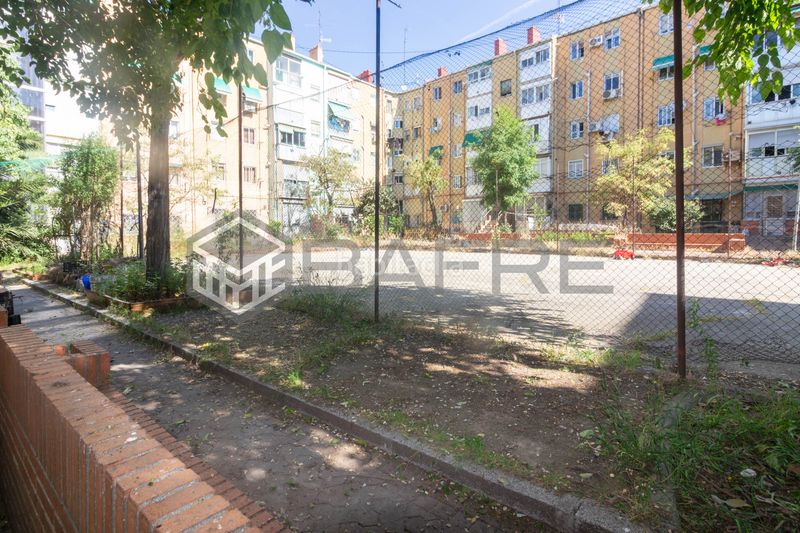 Foto dcd63613-fa6f-447a-8e12-1a5b8e7f268e. Piso en Moscardó Madrid