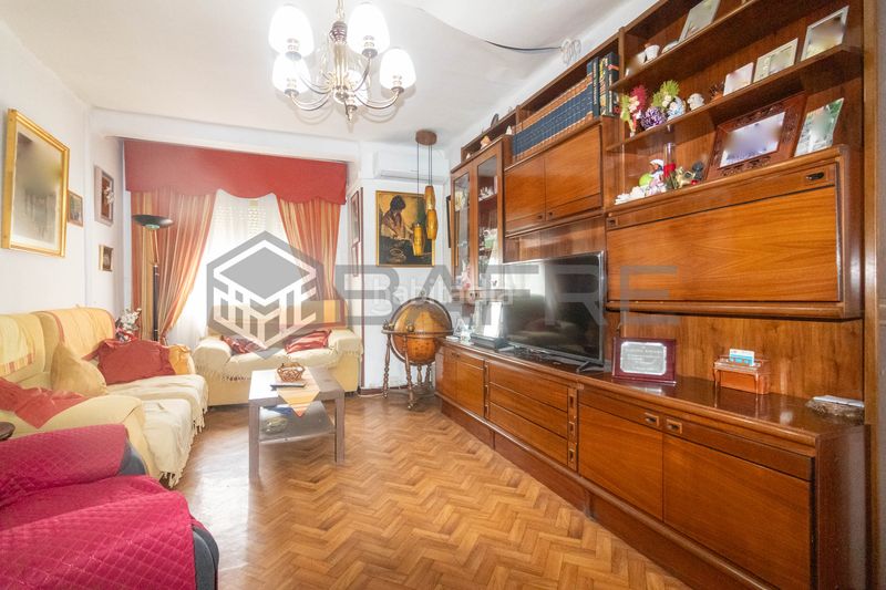 Foto 98a3c8e5-45b8-4ef4-a8a3-42fadfc7412b. Piso en Aluche Madrid