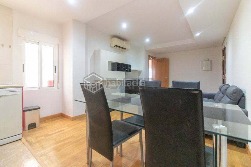 Foto 1b4bc79d-b05f-49c7-80e3-3d2f6fff659f. Pis amb calefacció a Adelfas Madrid