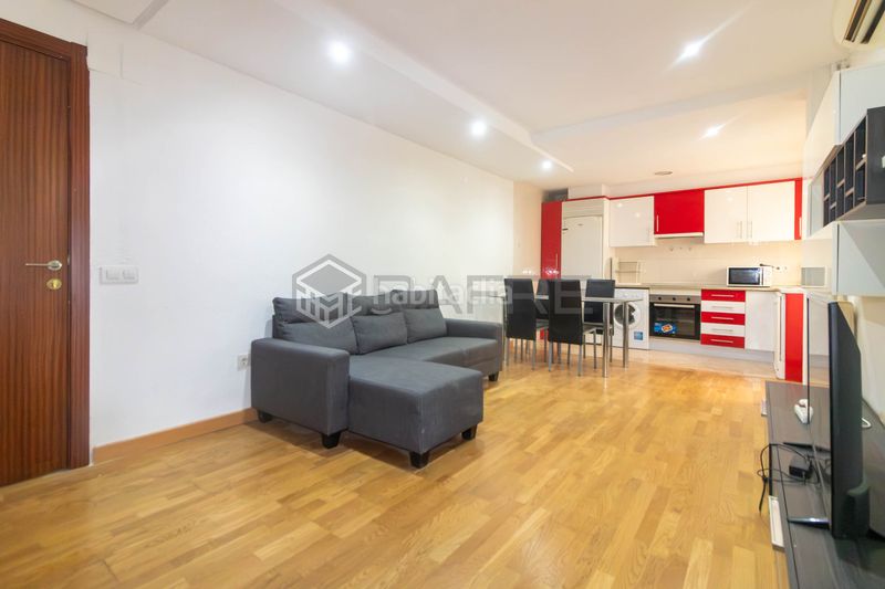 Foto a3afe3d8-3bf2-4bdf-b8f4-c1ee1bc8b133. Piso en Adelfas Madrid