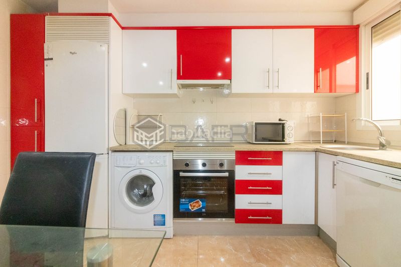 Foto ed24e87f-b7e8-40f0-8613-4dfe5a1ed22a. Piso en Adelfas Madrid