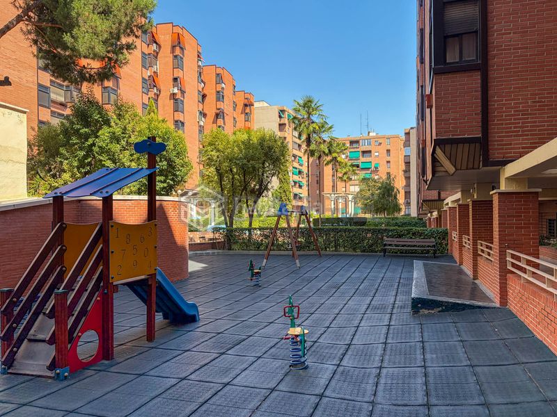 Foto b3e8da80-4fc6-4c82-a2f9-b1c76766bb54. Piso en Pacífico Madrid