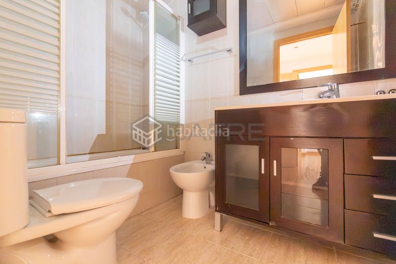 Foto 0d763034-1076-4919-8aef-ac279815cb87. Pis amb calefacció aparcament piscina a Orcasitas Madrid