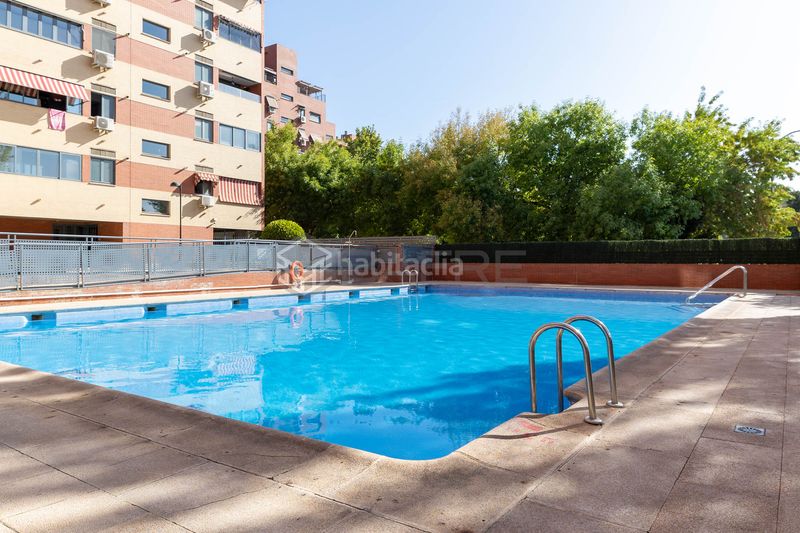 Foto 4a8450bb-b06d-48cf-9d78-b91c50fea11c. Pis amb calefacció aparcament piscina a Orcasitas Madrid