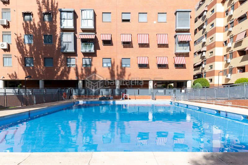 Foto b2193e60-00d3-44fa-b09b-ae2c83b2bc78. Pis amb calefacció aparcament piscina a Orcasitas Madrid