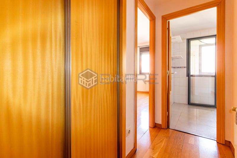 Foto cbb1d326-b99a-4360-b3f6-e65bc2f042be. Pis amb calefacció aparcament piscina a Orcasitas Madrid