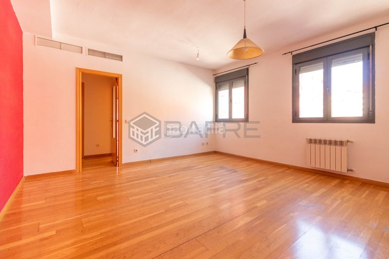 Foto eef5e831-2e68-4656-9a42-f736bb170759. Pis amb calefacció aparcament piscina a Orcasitas Madrid