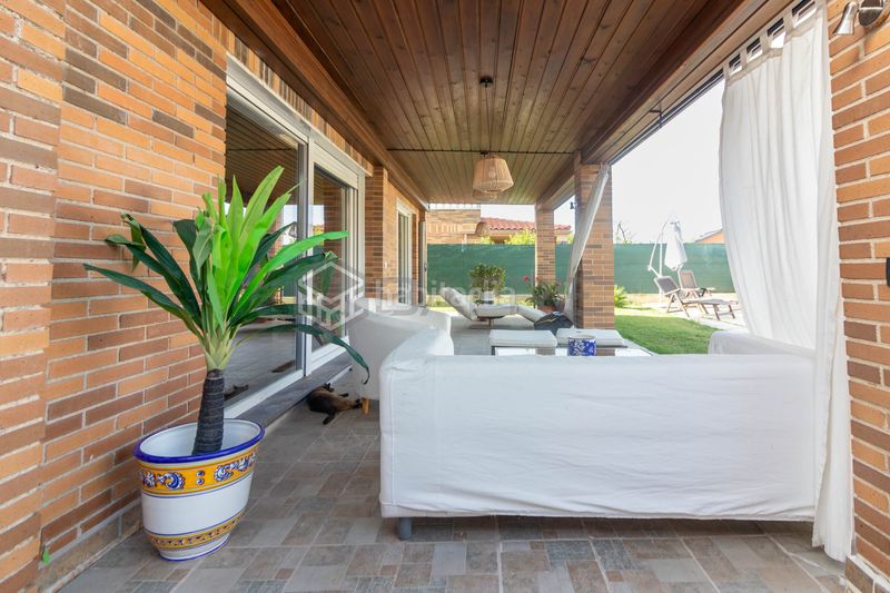 Foto 05ab5534-3aaa-4955-abf8-3f47738a6d1f. Casa amb piscina a Serranillos del Valle