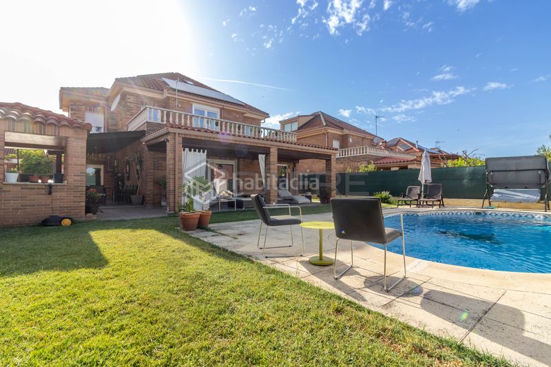 Foto 827f5391-d028-46b1-9a40-84303ce87ac0. Casa amb piscina a Serranillos del Valle