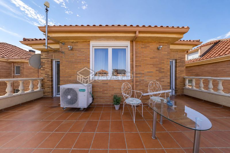 Foto ab1ce2c6-8e17-48d3-88ac-cc516958adff. Casa amb piscina a Serranillos del Valle
